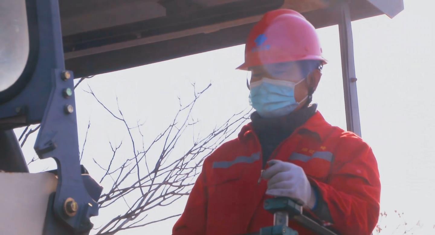 【新时代工业工人风范】市mg冰球突破集团金牌职工——王凯